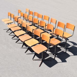 Alte Schulstuhle Embru Schweiz 1950-60. Anciennes chaises scolaires Suisses des années 1950 à 60, de la marque Embru.