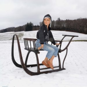 Ancien traineau d'enfant à pousser. Époque fin 19ème, avec assise latérale