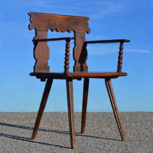 chaise escabelle, style renaissance "Vieux Suisse" du 19ème