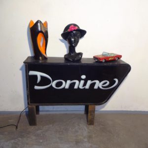 Donine Lausanne enseigne lumineuse