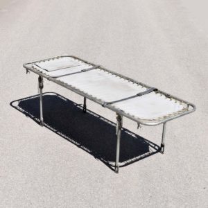 vieux brancard de secouriste avec les pieds qui se plient