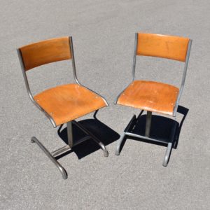 Chaises scolaires Suisses années 1950 pieds en H. Alte Schweizer Schulsthüle. Vintage Swiss school chairs. fabrication Suisse Embru ou Bigla.