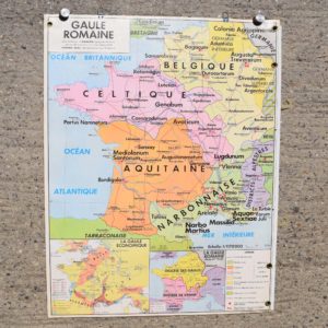 La Gaule Romaine planche pédagogique édition MDI, (maison des instituteurs). Modèle mural plastifié. Sur l'autre face, les invasions barbares.