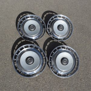 Ford Granada Consul Raddeckel hubcaps enjoliveurs 1970's. Chapeaux de roue vintage chromés de Ford Granada Consul. Pièces détachées d'époque.