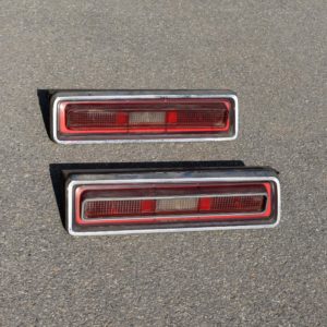 Pontiac Tempest 1967 phares arrières pièces détachées de démontage. Vintage spare parts. Alte Ersatzteile Rückleuchten Pontiac Tempest 67