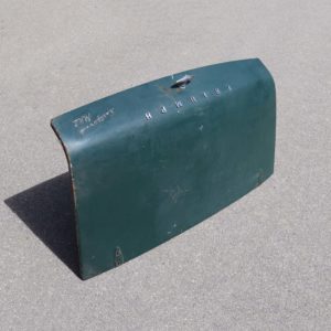 Kofferraumdeckel Triumph Spitfire 4 Mk2 Ersatzteile vintage. Coffre arrière de voiture Anglaise Triumph, pièce détachée ancienne.