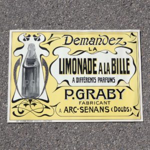 Bouteilles à bille système Codd. Affichette du fabricant P. Garby à Arc-et-Senans Jura. Fond jaune en couleur, avec beau graphisme Art-Nouveau.