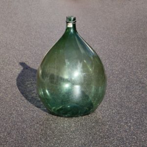 Bonbonne Dame-Jeanne en verre de 55 litre. Alte grüne Glas Balonflasche. Déco brocante Shabby Chic.