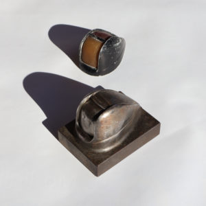 matrice ancienne pour la fabrication des clignoteurs V55. Marque Scintex Courbevoie. Belle pièce industrielle en acier brut, pouvant servir de presse-papier.