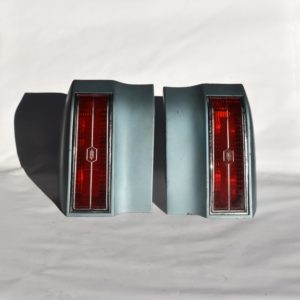 Oldsmobile Cutlass Supreme 1976 tail lights with wingtips used spare parts. Phares arrières avec bouts d'ailes, pièces détachée Ersatzteile.