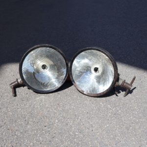 Paire de phares avant sous calandre. Peugeot 202 années 1938 à 1949. Pièces détachées anciennes. Front Scheinwerfer. Original Ersatzteile.