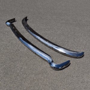 Pare-choc MGB GT avant et arrière used bumper parechocs. Pièces détachées d'époque. Gebraucht Stossstange Ersatzteile 1960-70 MGB-GT.