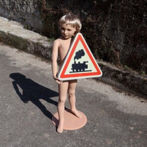 panneau attention au train