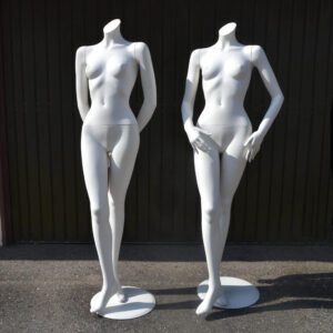 mannequins de boutique d'occasion, blancs sans têtes