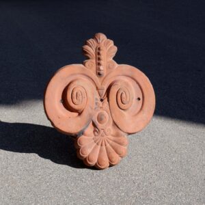 Fronton décoratif de tuiles de rive