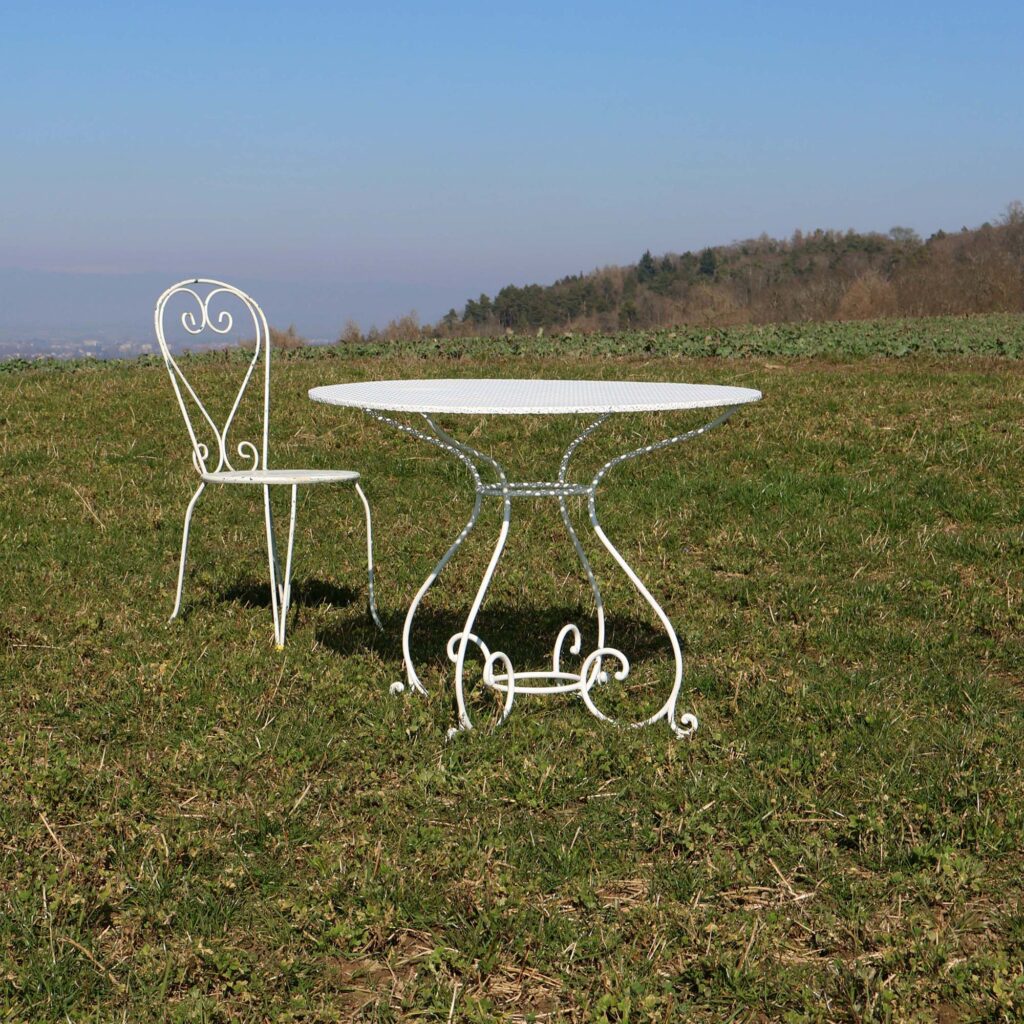 Table de jardin fer forgé style belle époque.