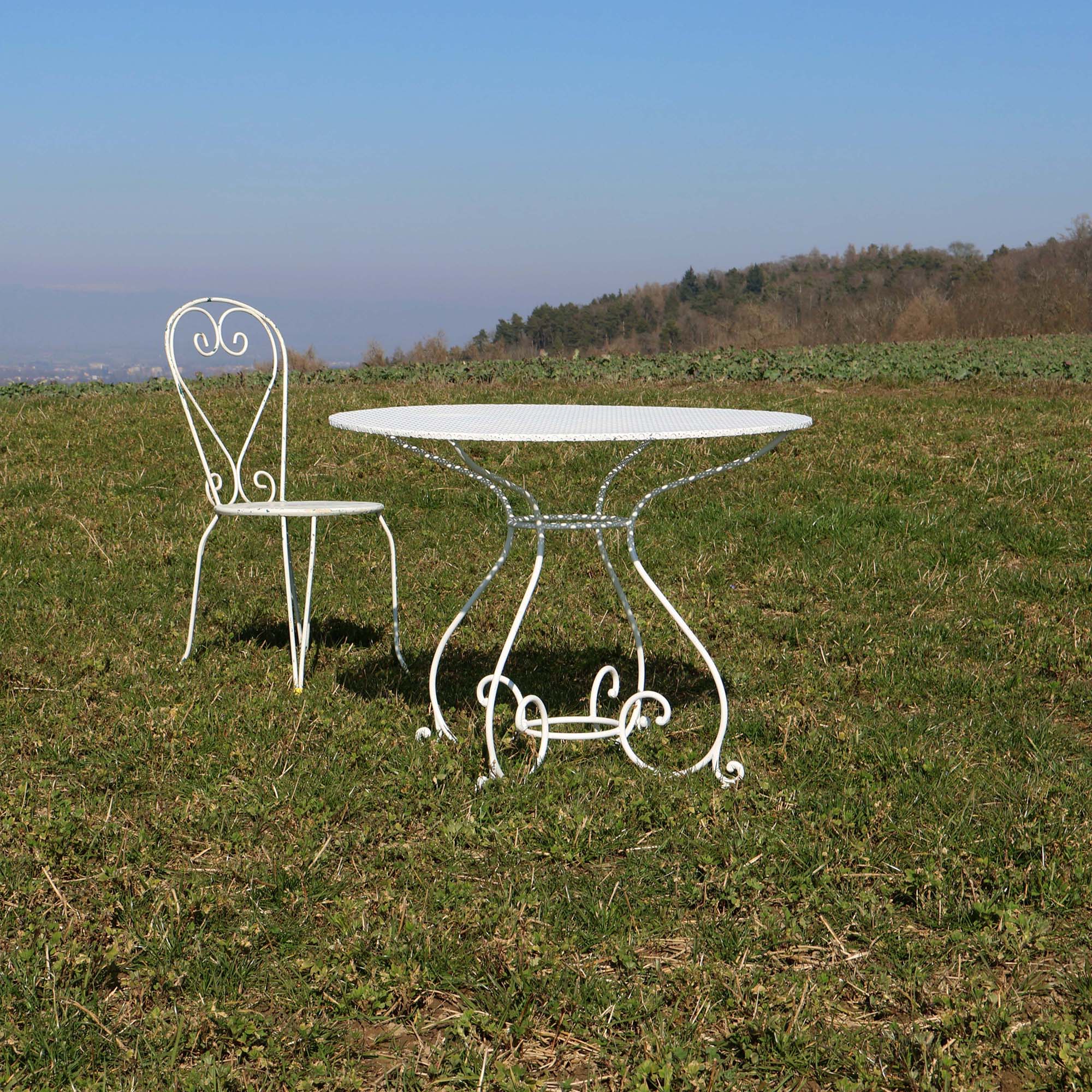 Table de jardin fer forgé style belle époque.