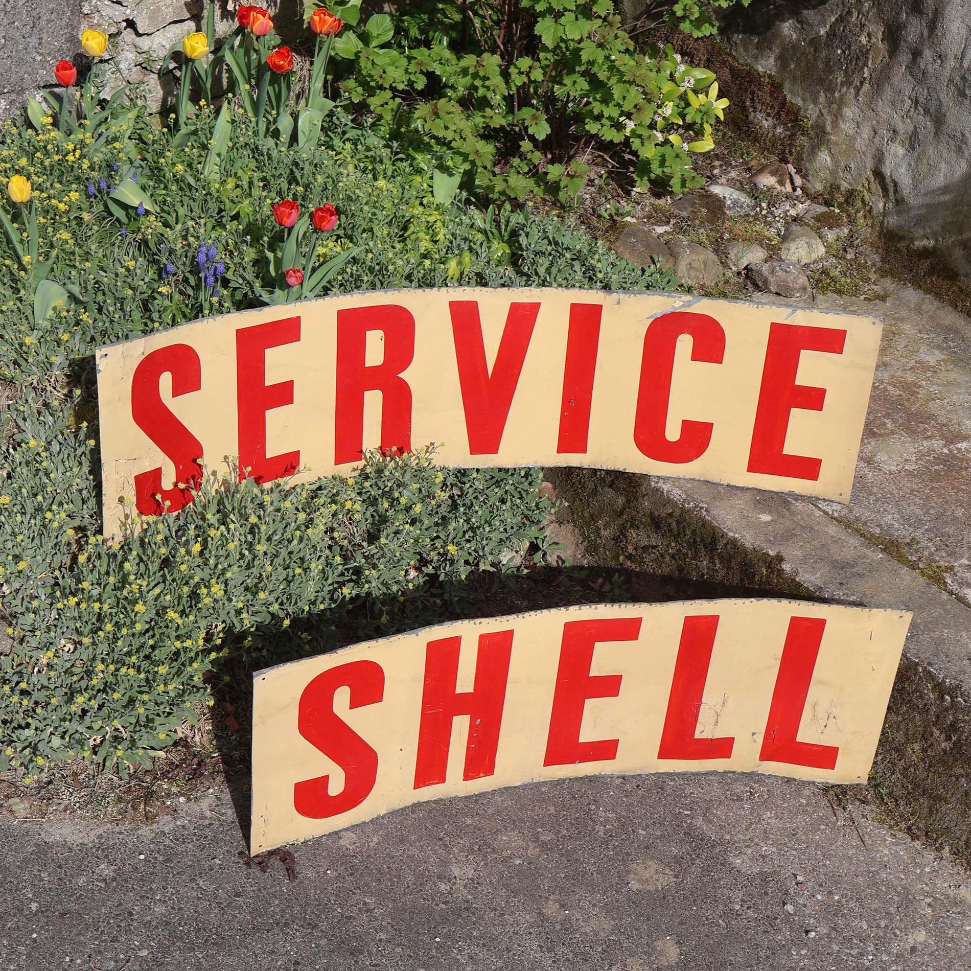 Shell tôle publicitaire de station service.