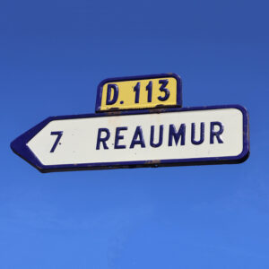 Signalisation Réaumur village du physicien