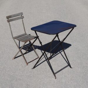 Chaise et petite table pliante ancienne
