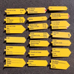 Flèches jaunes tourisme pédestre