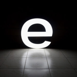 E lettre illuminée LED.