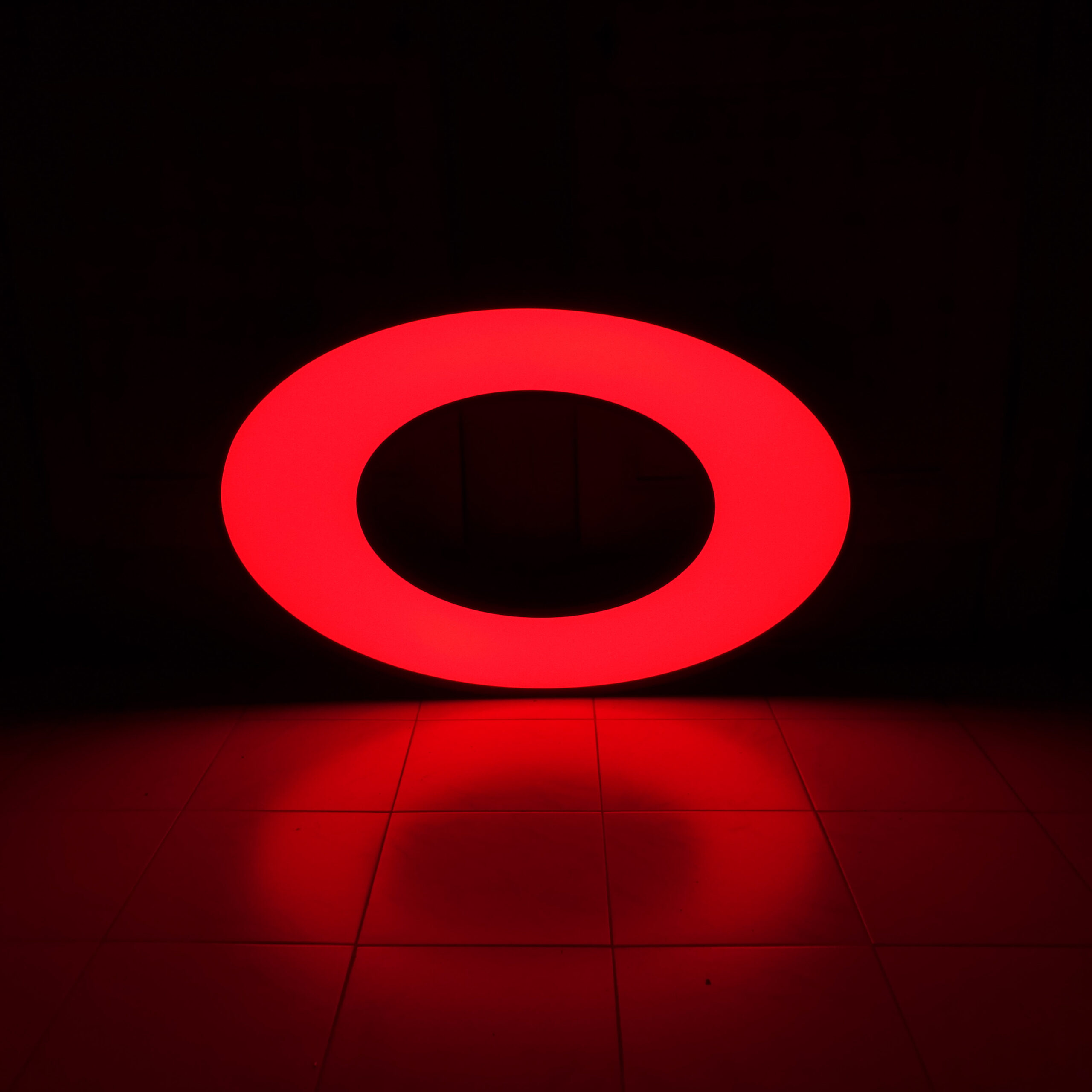 Lettre LED O rouge.