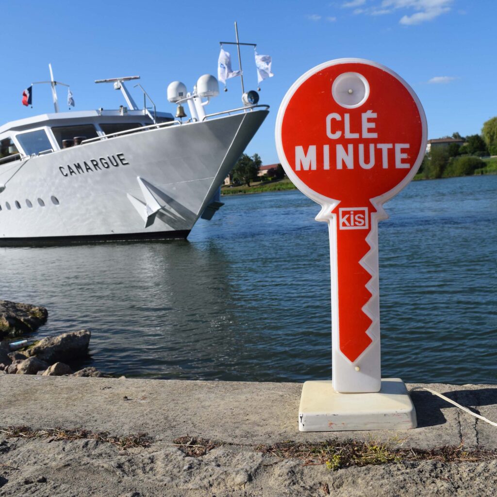 Clé minute KIS enseigne lumineuse