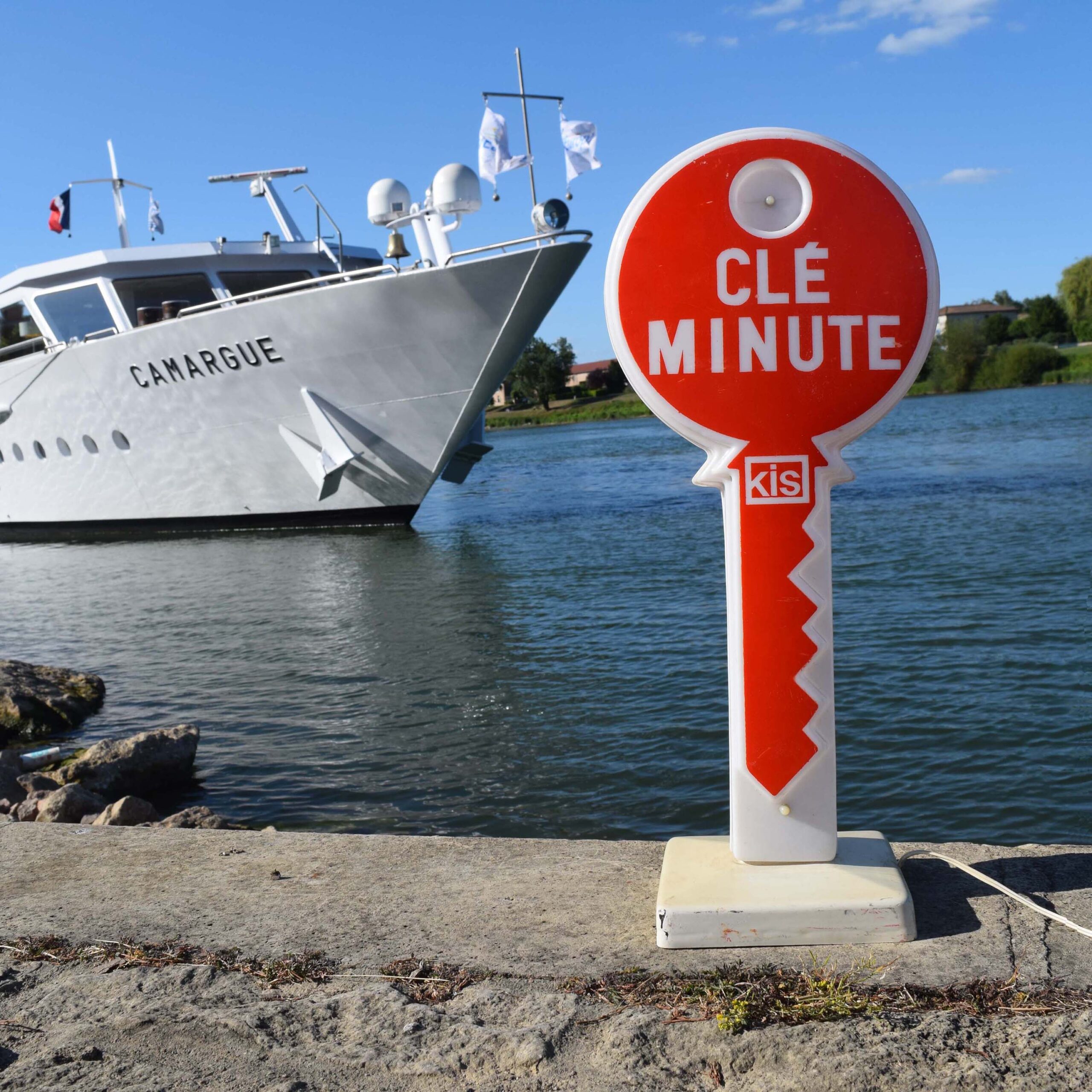 Clé minute KIS enseigne lumineuse