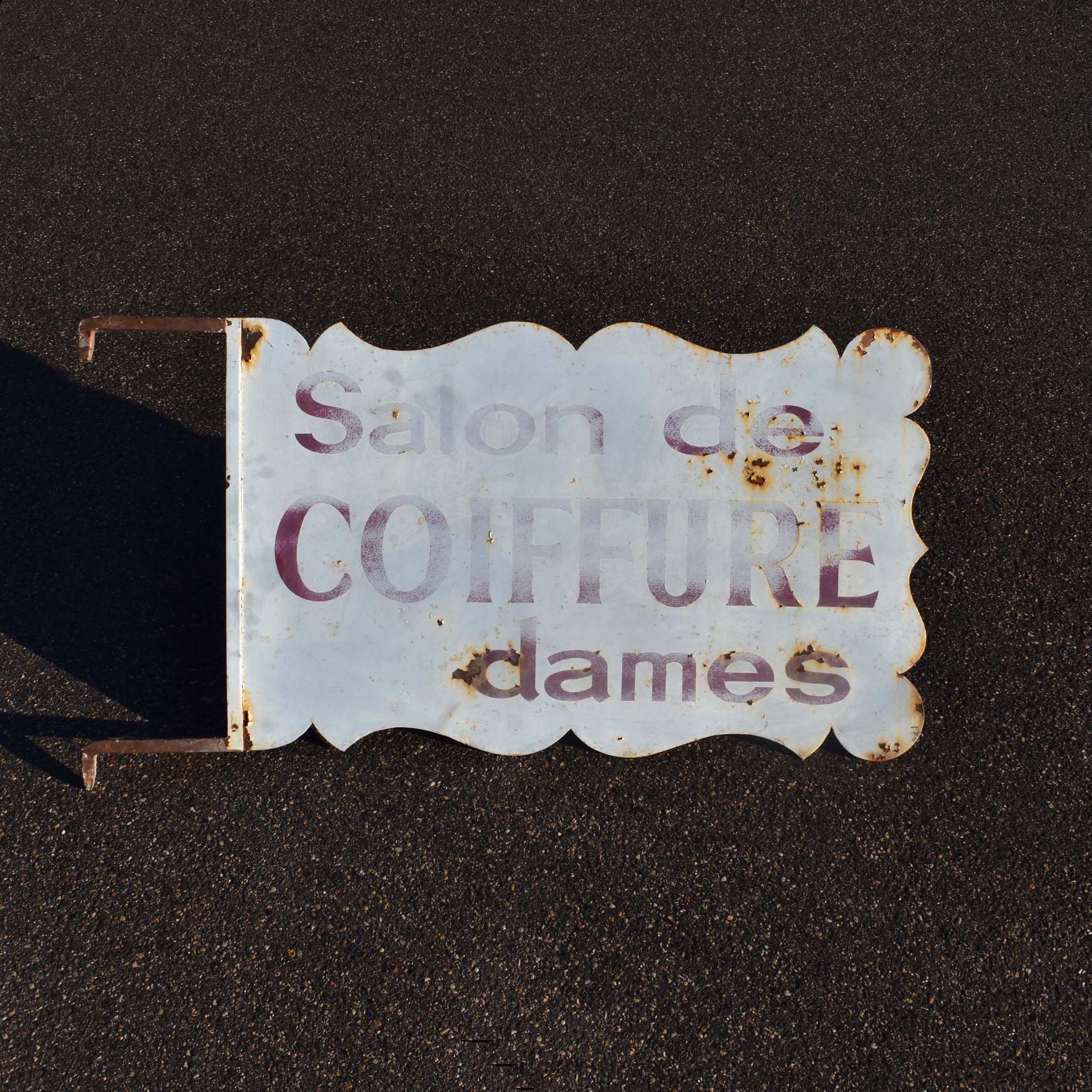 Enseigne ancienne coiffure. Enseigne en fer, en potence.