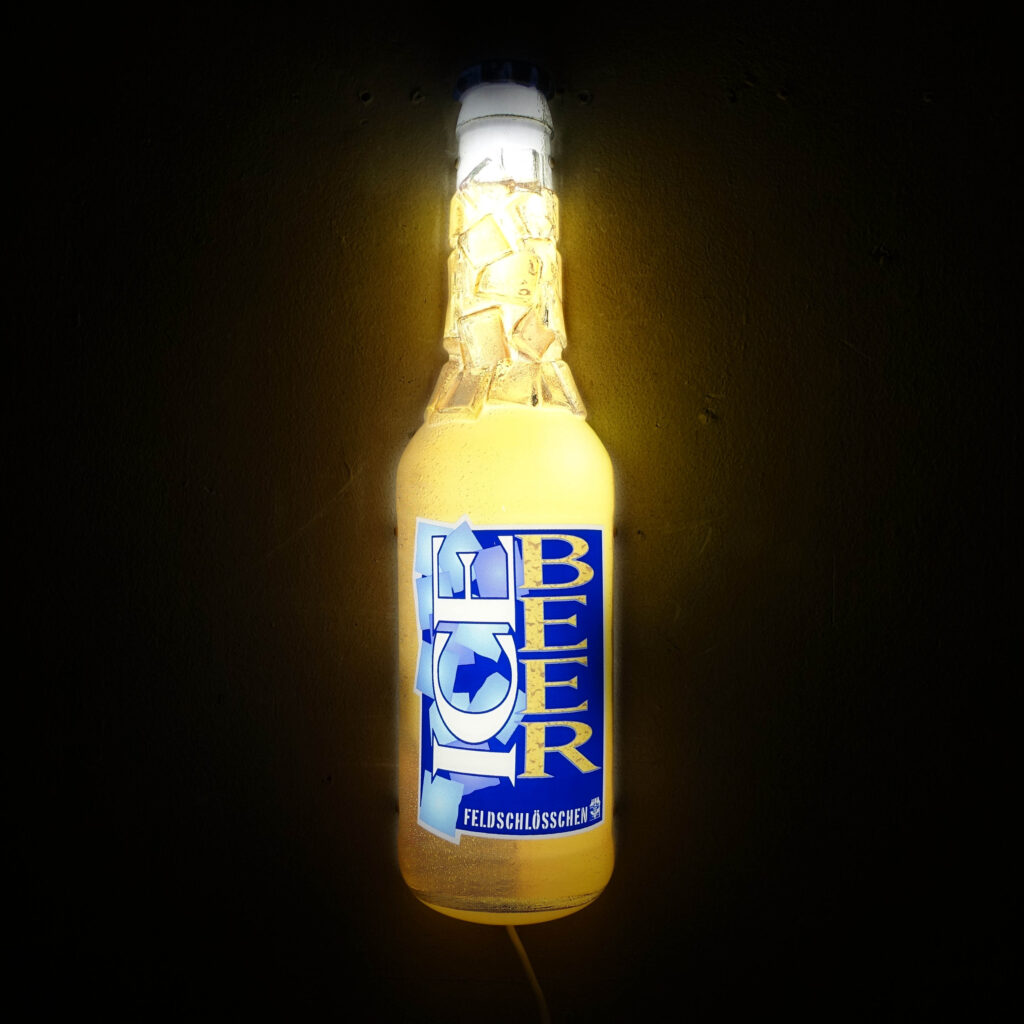 Enseigne lumineuse Ice Beer Feldschlösschen, en forme de bouteille
