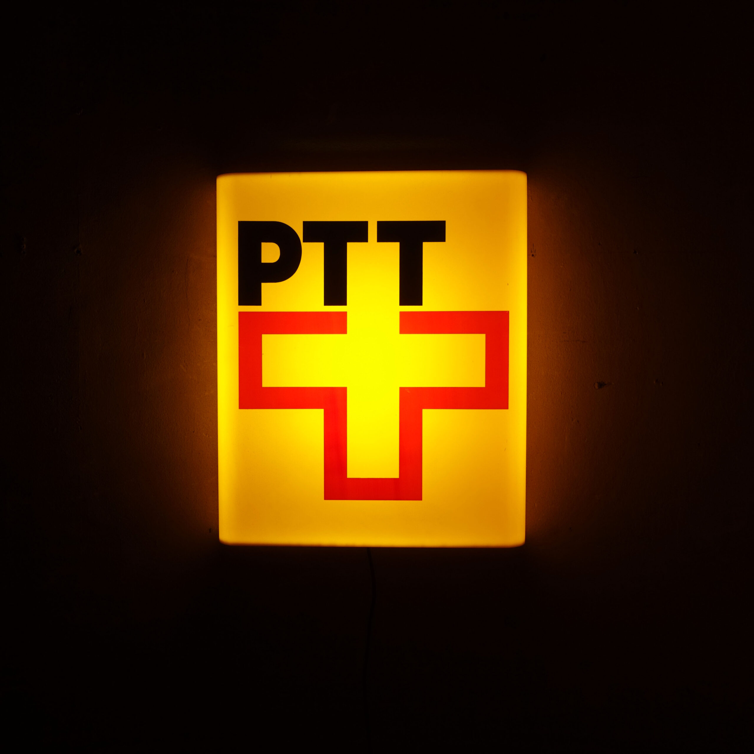 Enseigne lumineuse PTT 1989. D'après le logo créé en 1983