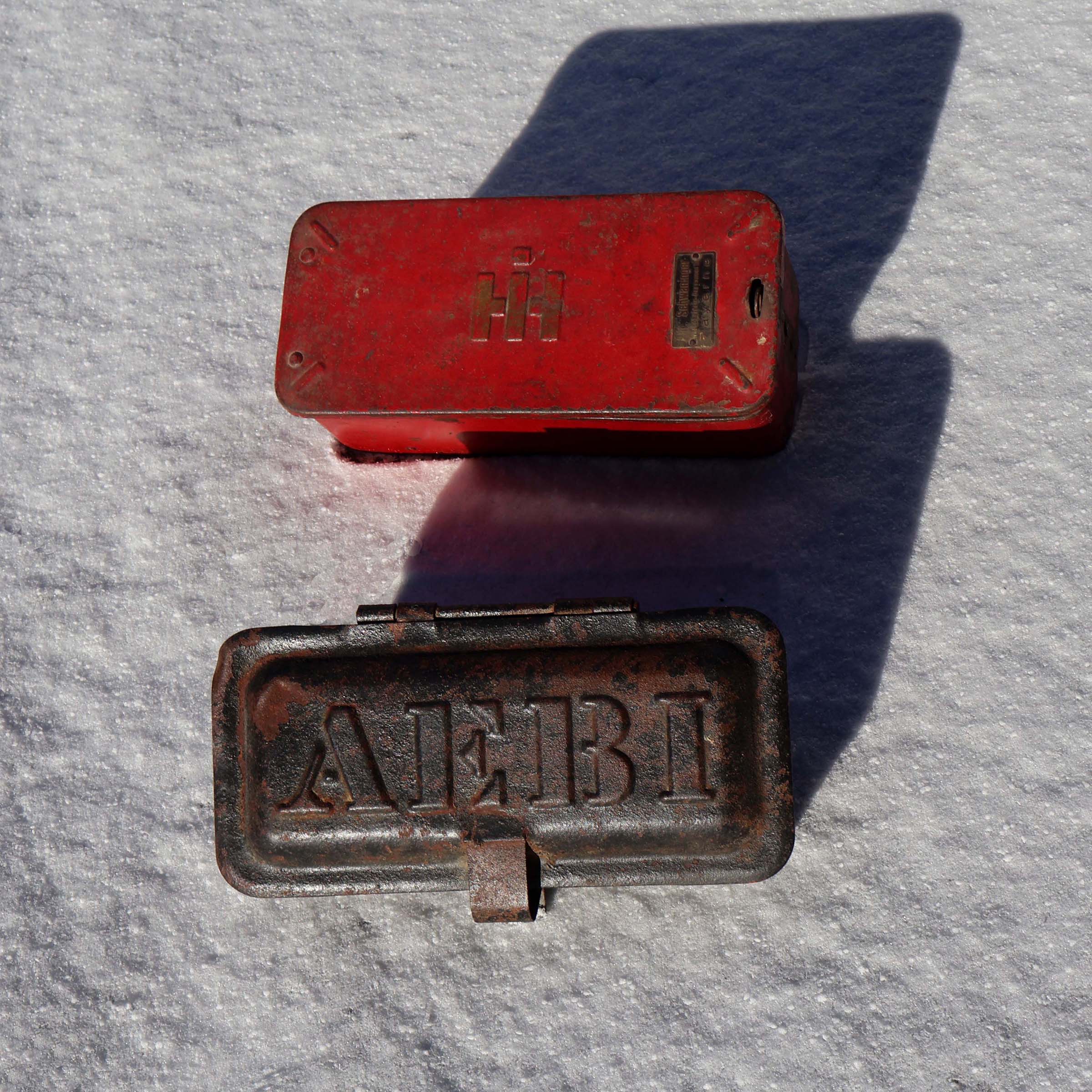 Boites à outils tracteurs années 1950. De machines agricoles
