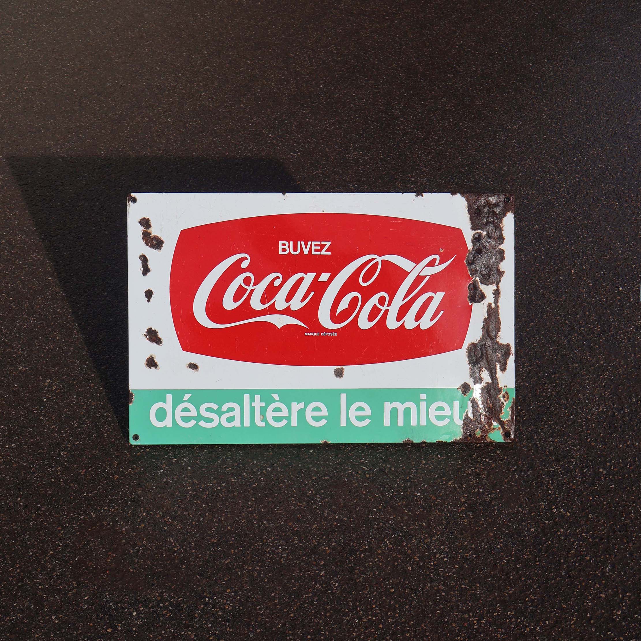 Plaque émaillée Coca-Cola 1960s Suisse désaltère le mieux.