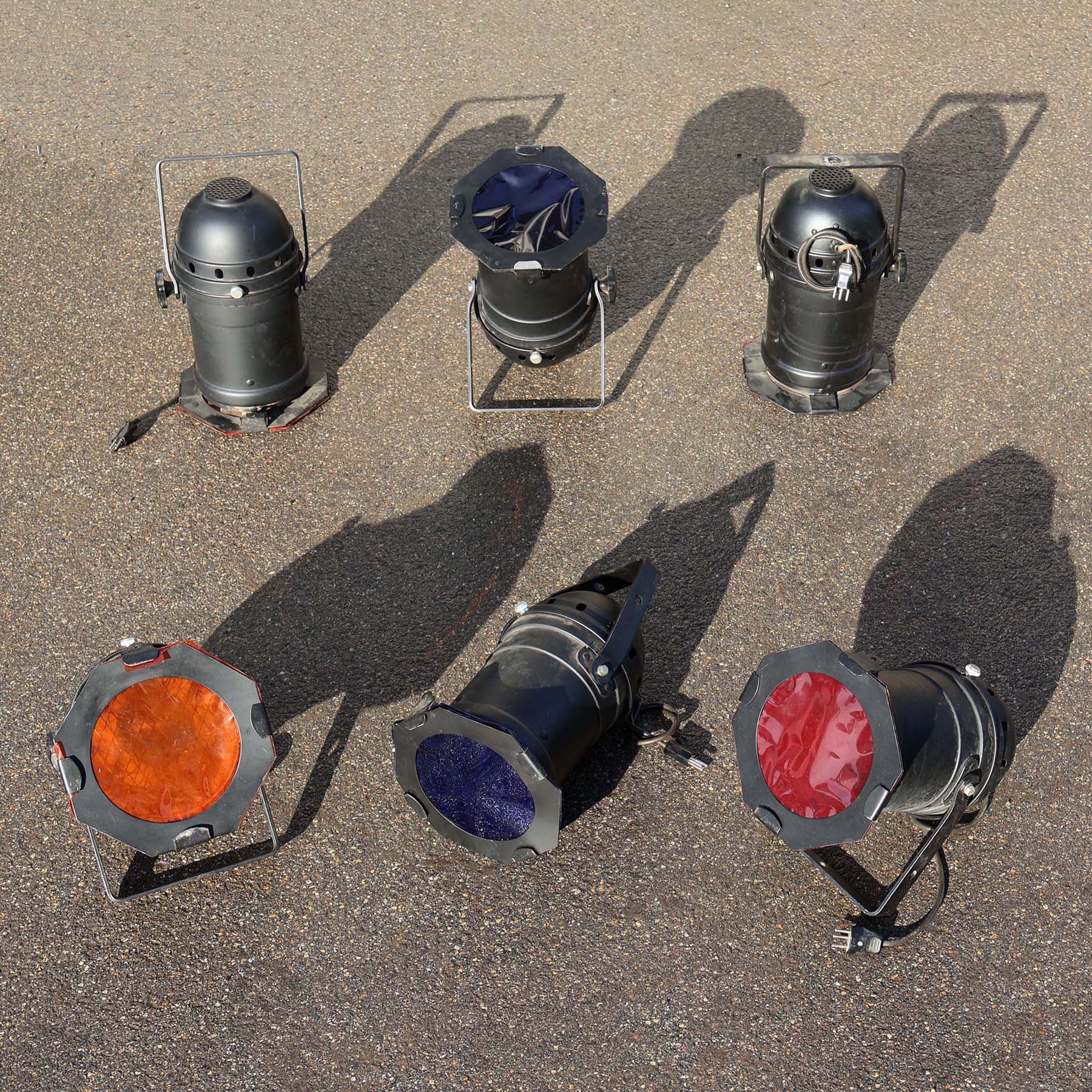 Projecteurs PAR 64 vintage. Éclairage de spectacle.