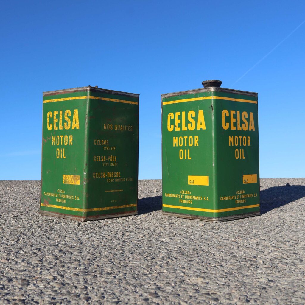 Celsa motor oil bidons 1950s. Anciens bidons d'huile moteur