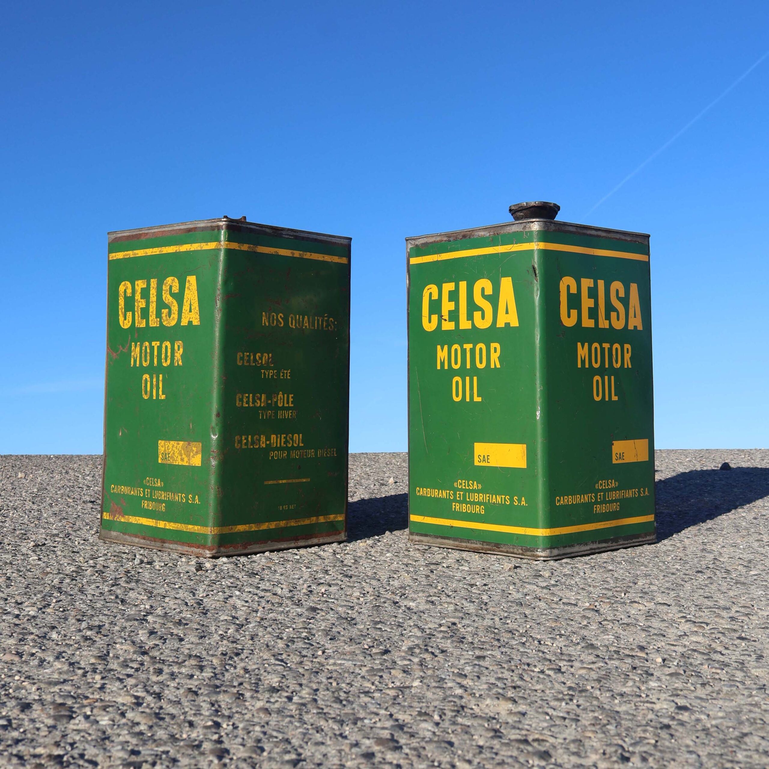 Celsa motor oil bidons 1950s. Anciens bidons d'huile moteur