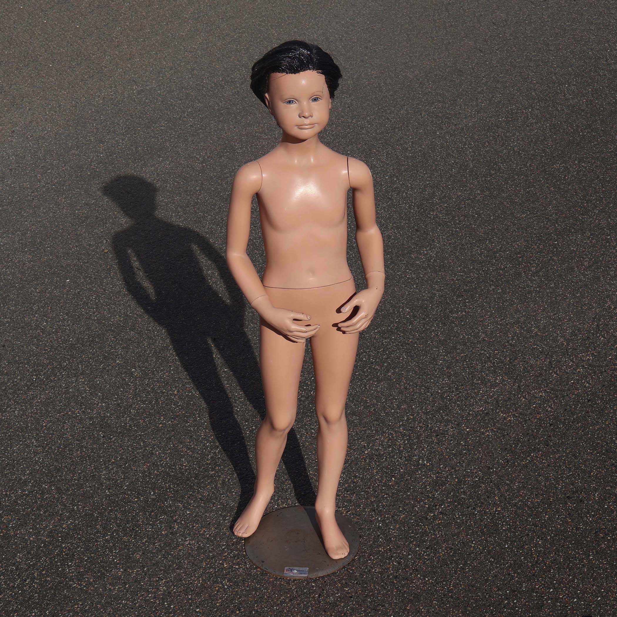 Prifo manichino bambino 1970s. Mannequin de vitrine enfant.