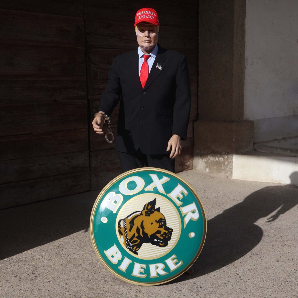 Bière Boxer enseigne lumineuse vintage années 1980-90.