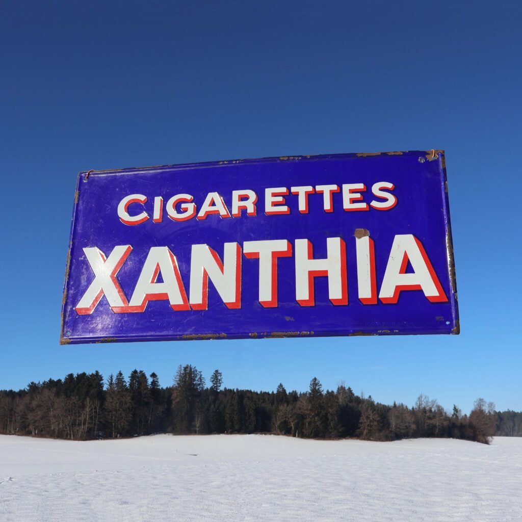 Plaque émaillée Xanthia cigarettes égyptiennes. Années 1920 à 30.