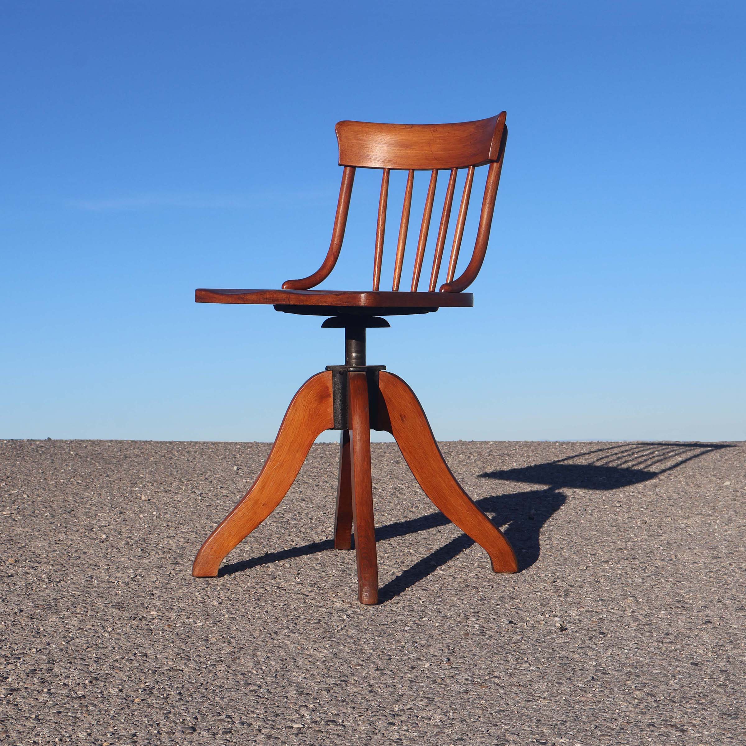 Chaise de bureau 1940s bois. Pivotante et hauteur réglable