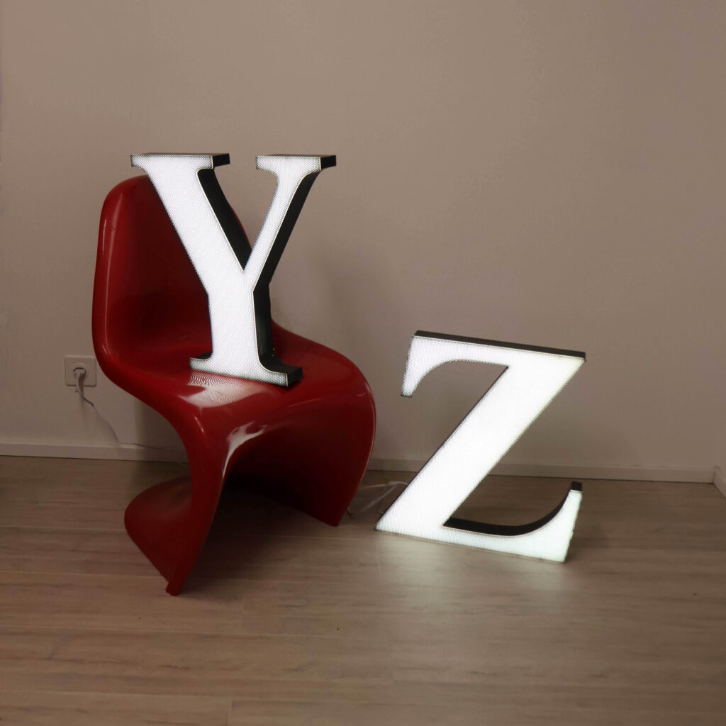 Lettres lumineuses Y et Z Led. Lettres boitier d'enseignes