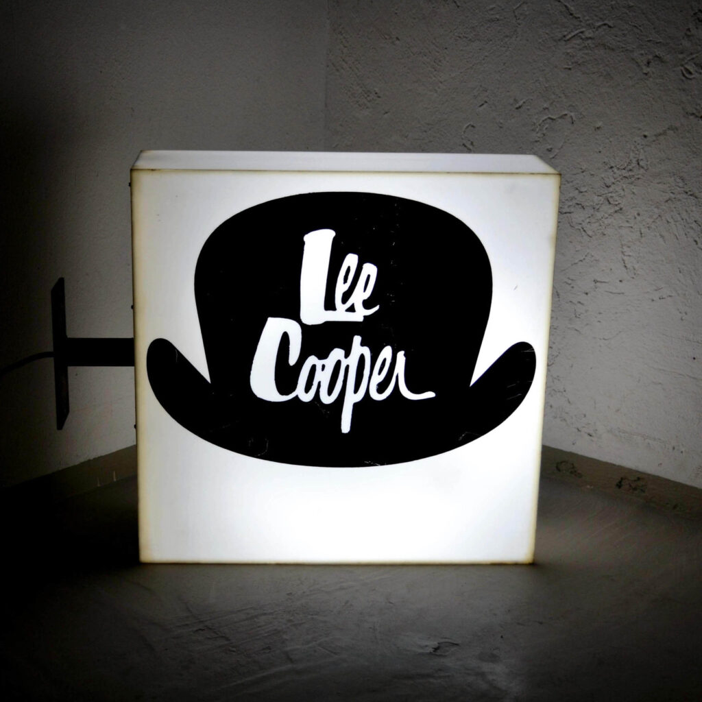 Lee Cooper enseigne lumineuse 70s. Enseigne publicitaire