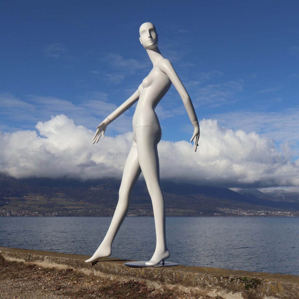 Schläppi 2200 vintage blanc. Mannequin de vitrine Suisse.