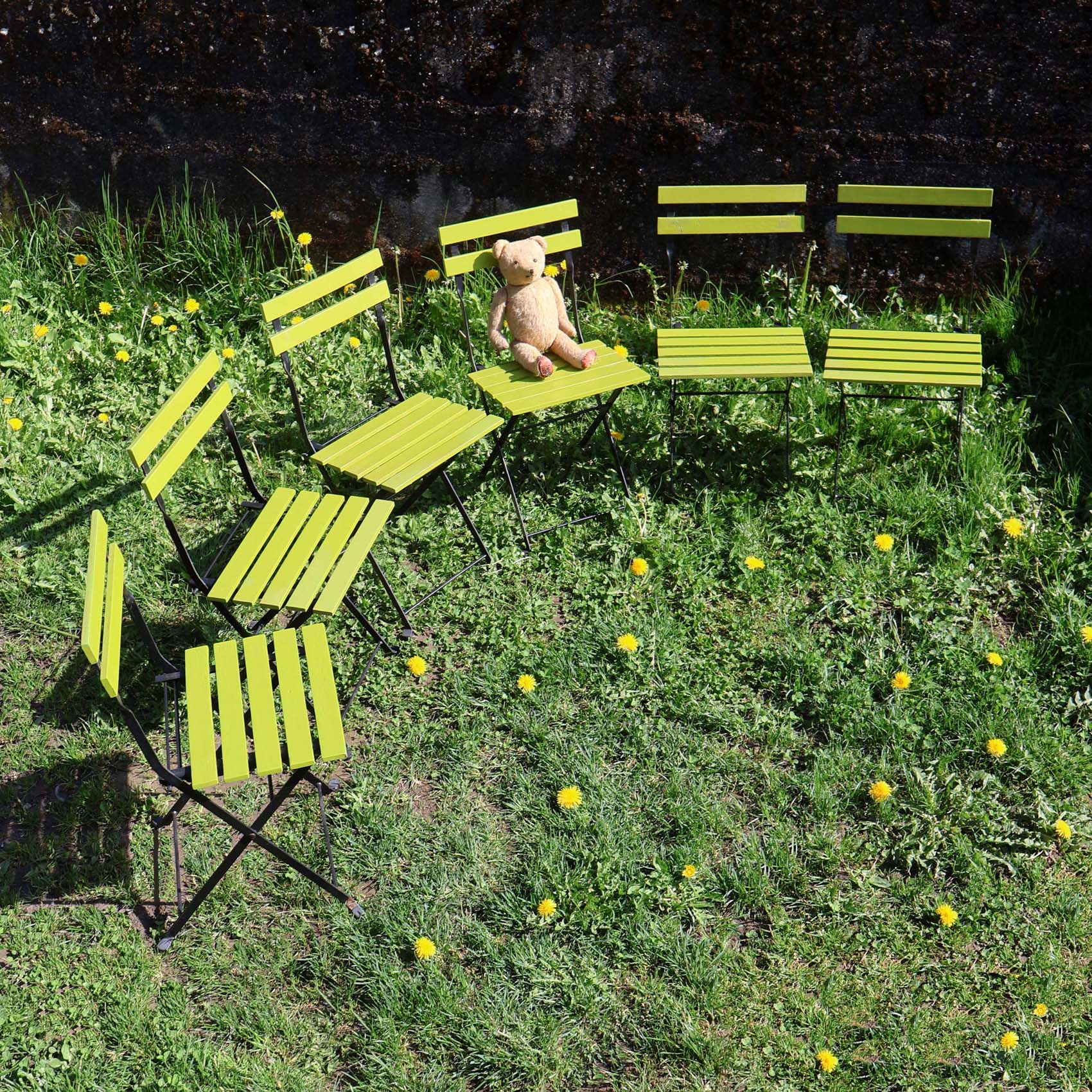 Chaises pliantes jardin look vintage. Sièges pliables