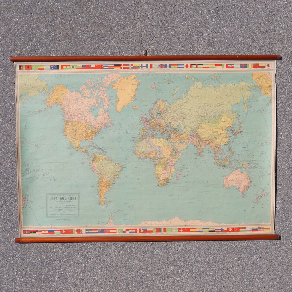 Le monde carte scolaire vintage. Carte géographique murale
