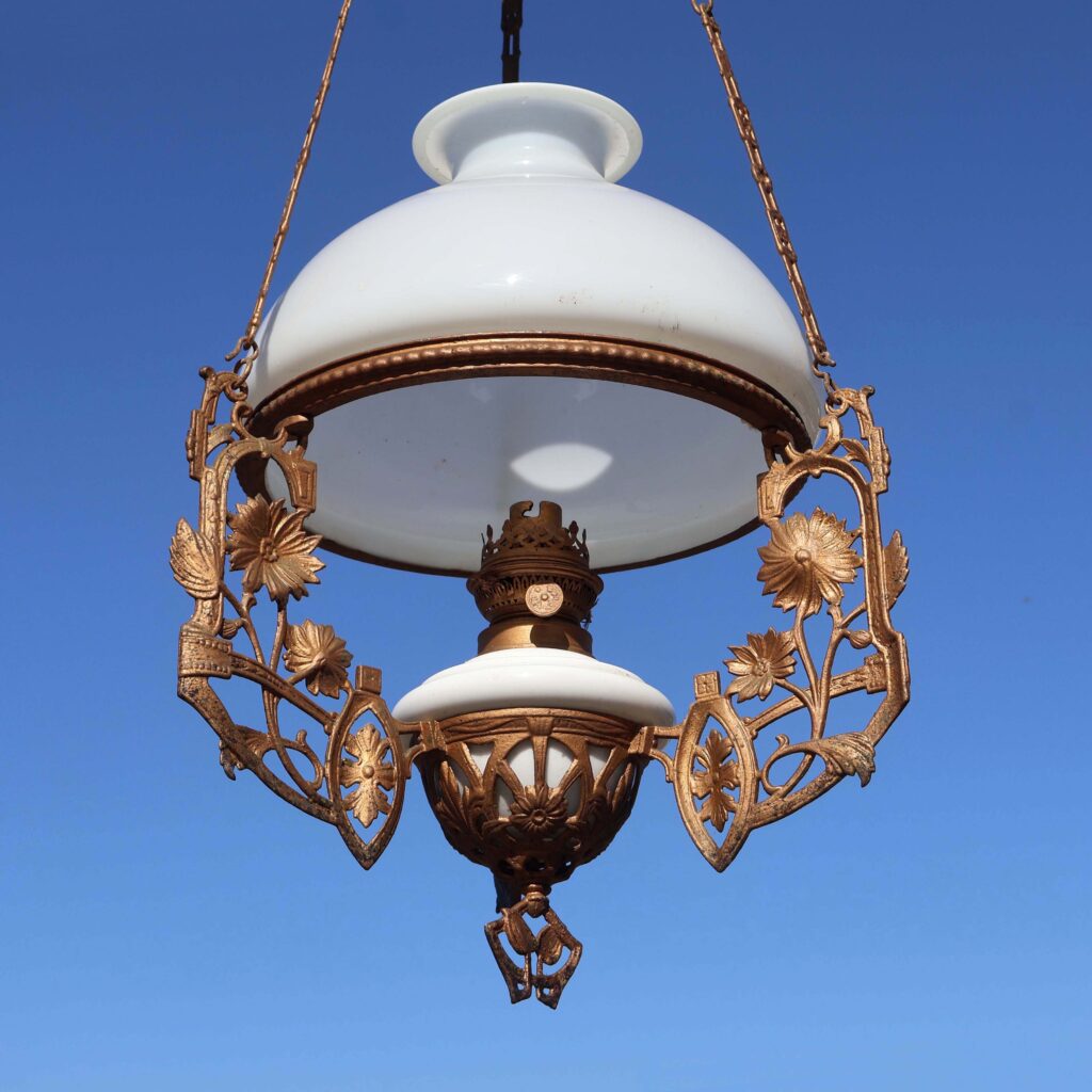Lustre 1900 lampe à pétrole. Suspension ancienne