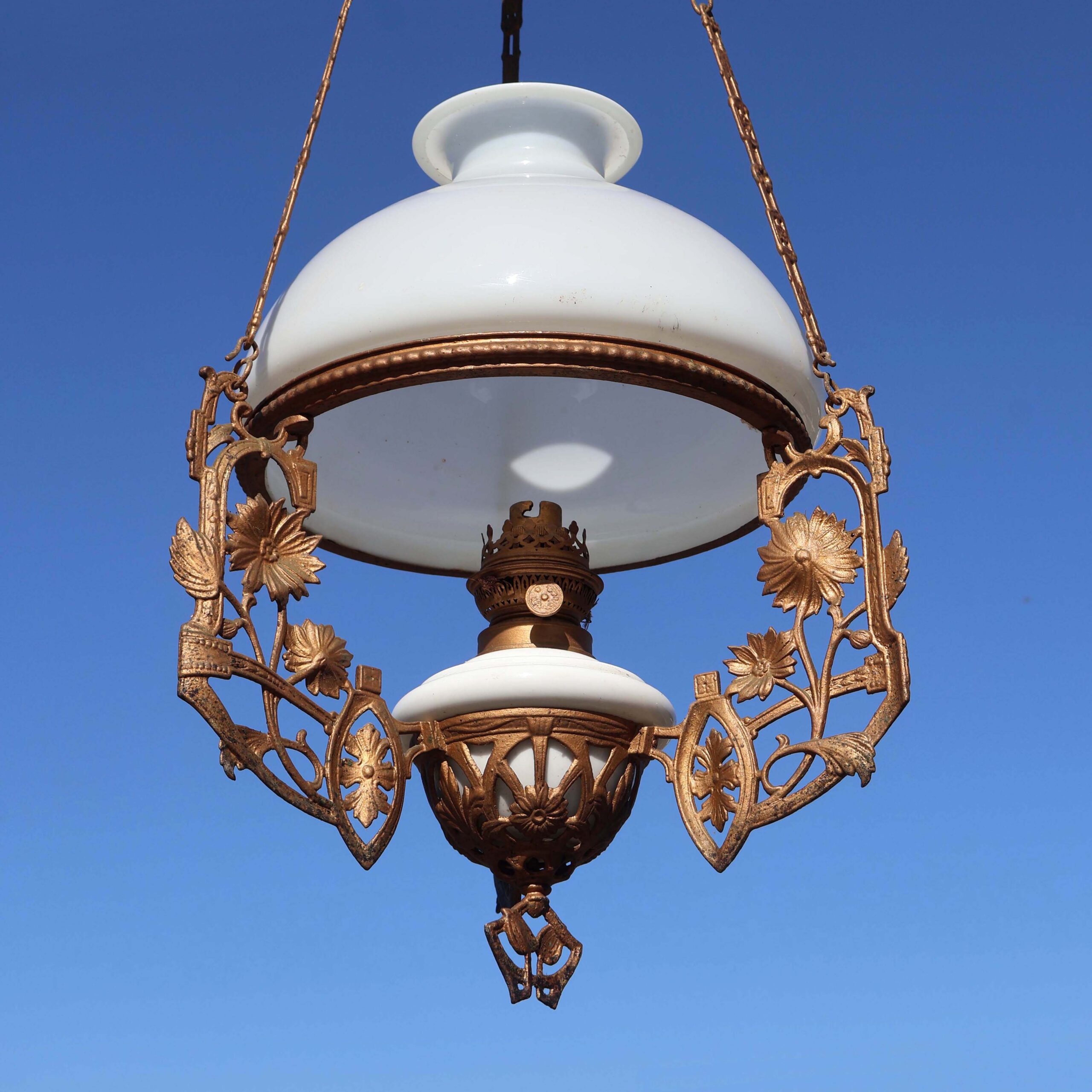 Lustre 1900 lampe à pétrole. Suspension ancienne