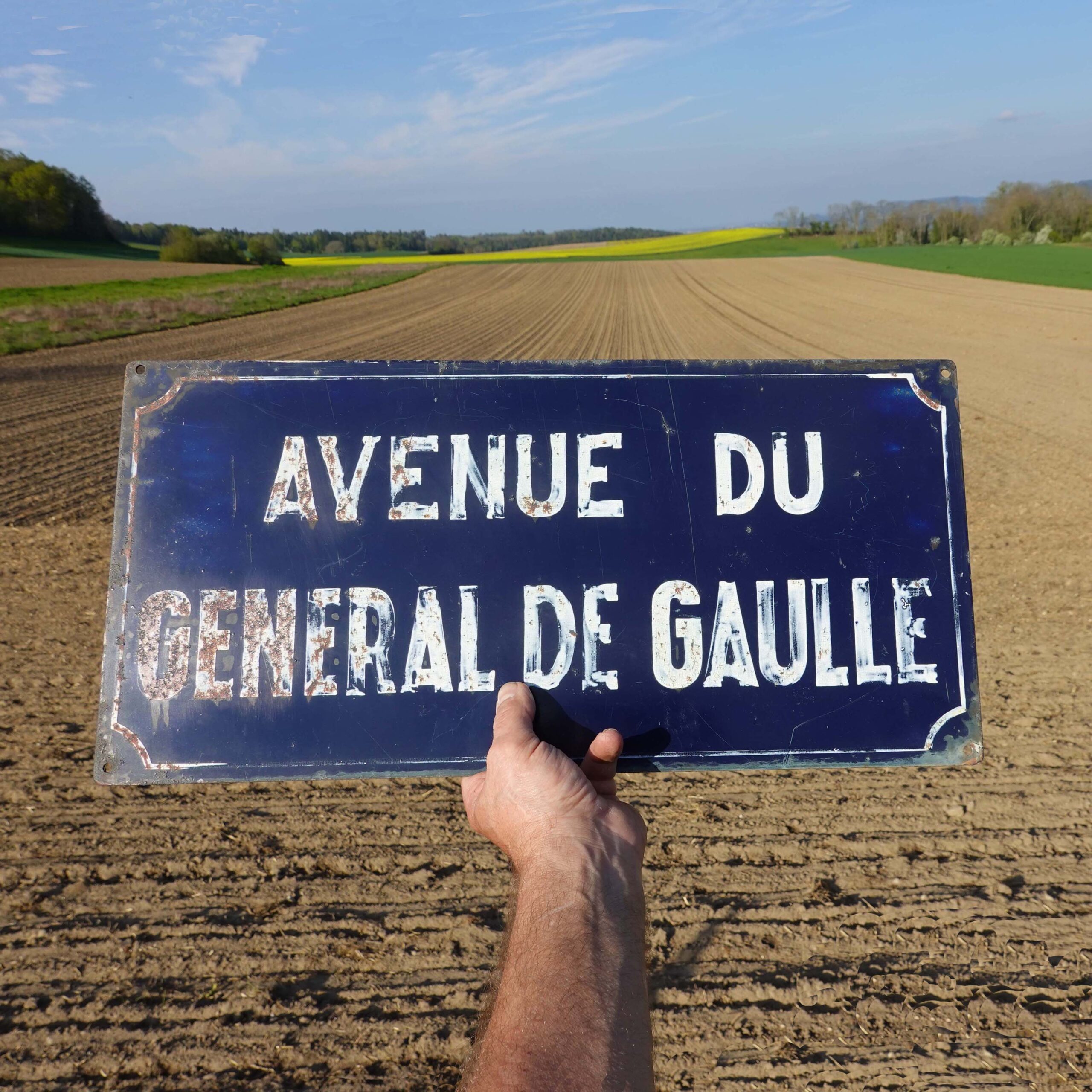 Plaque avenue général De Gaulle. Ancienne plaque de rue