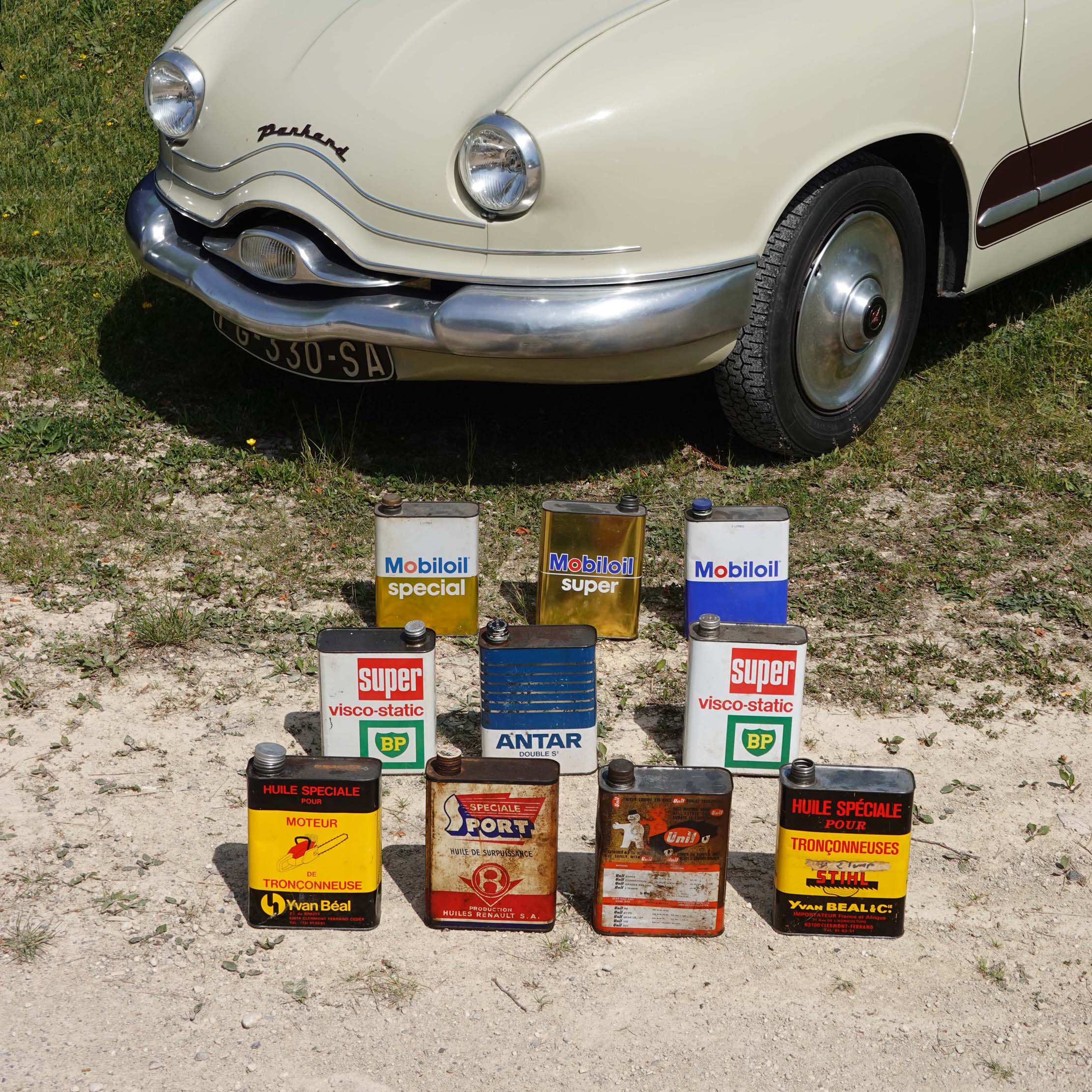 Bidons d'huile vintage 2lt 60s. Vieilles boites d'huile moteur